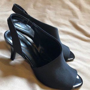 never worn - 7 1/2 heels